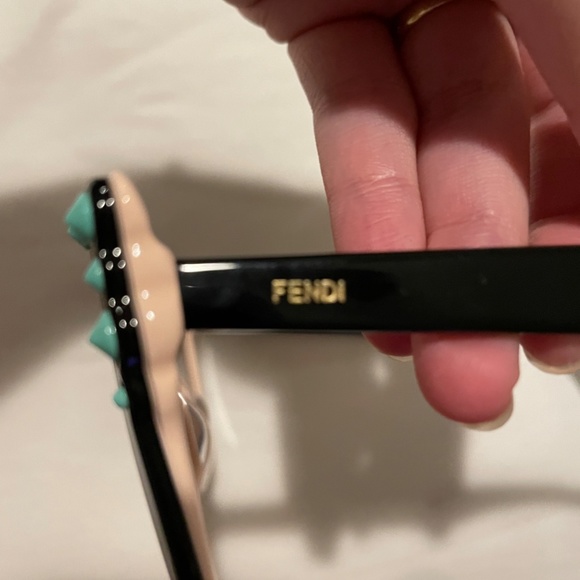 Fendi Sunglasses - Picture 4 of 7